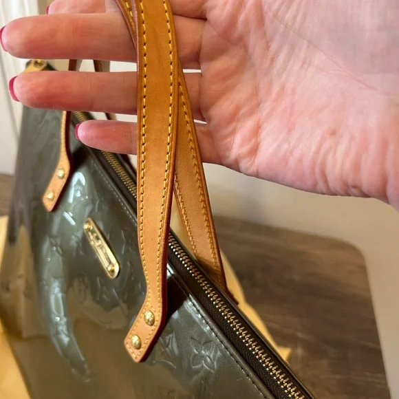 Louis Vuitton Vernis Patent Tote in Dark Brown with Natural Vachetta Handles - Picture 6 of 14